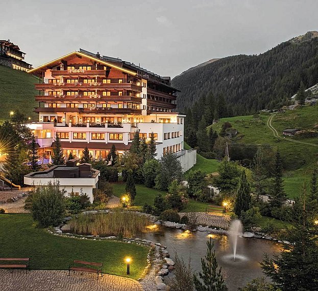 Hotel Alpenhof bei Sonnenuntergang