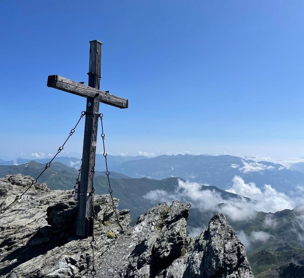 Rastkogel Gipfelkreuz bei schönem Wetter