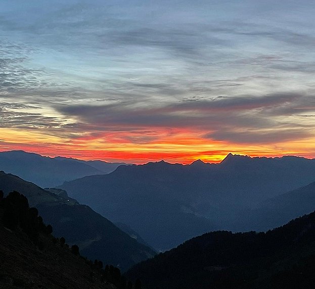 Sonnenaufgang am Berg